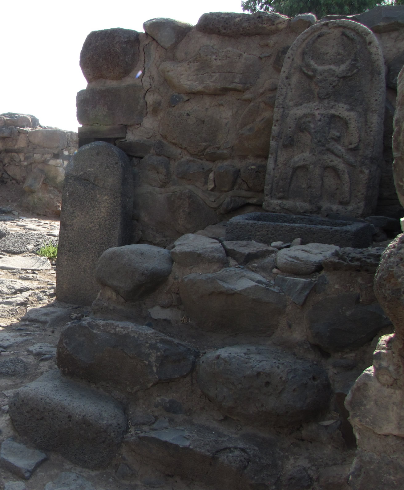 Geshur Old Testament 1000 BC gate right side gate stella highplace with three steps