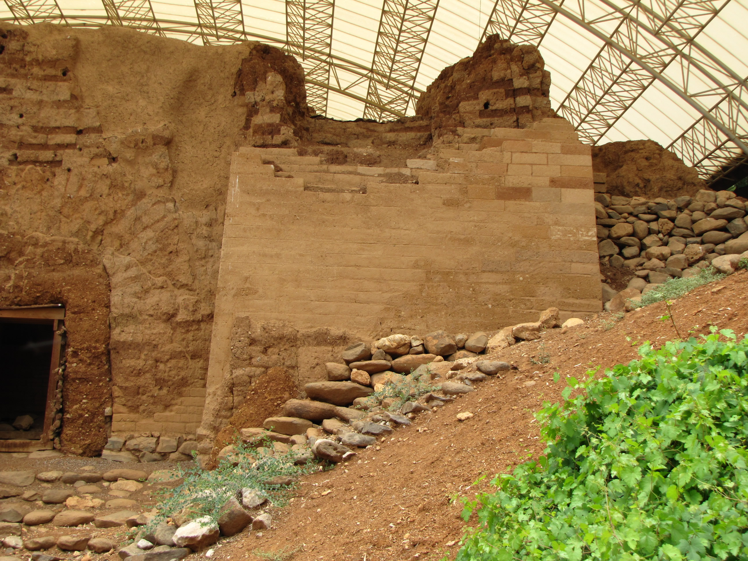 Dan bronze age gate right side showing tower